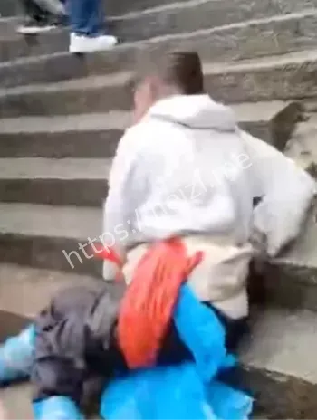 李子萱截瘫女孩55小时登顶泰山