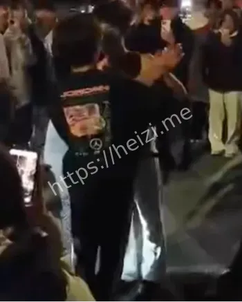 丝毫不慌1v4街头事件