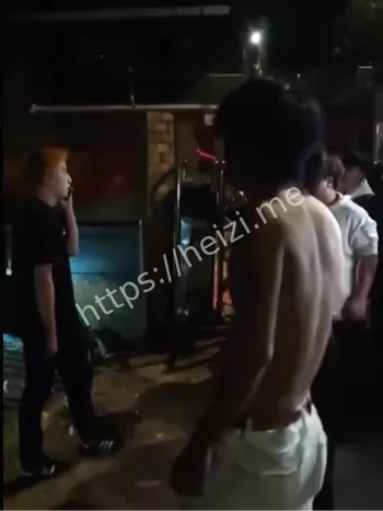 丝毫不慌1v4街头事件