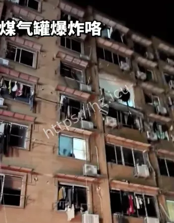 导致墙体崩塌飞出