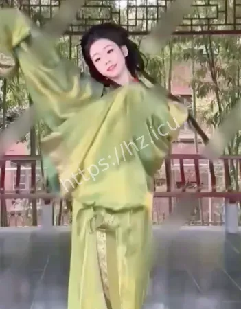 校园顶级公交车