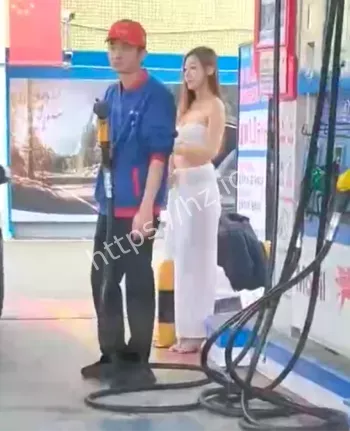 加油站美女翘臀加油